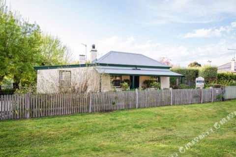 Georgies Cottage - Whitsundays Accommodation 0