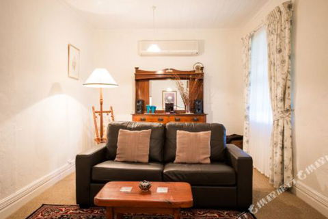 Georgies Cottage - Whitsundays Accommodation 6
