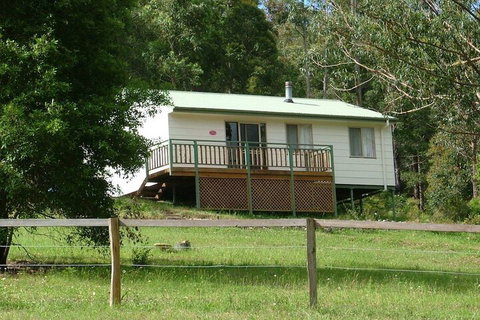 Peacehaven Country Cottages - Whitsundays Accommodation 3