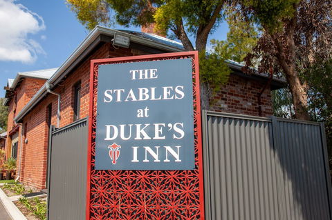 Dukes Inn Northam - Whitsundays Accommodation 4