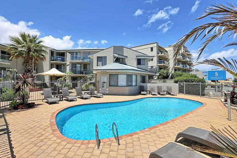 Scarborough Beach Front Resort Shell 4 - Whitsundays Accommodation 2