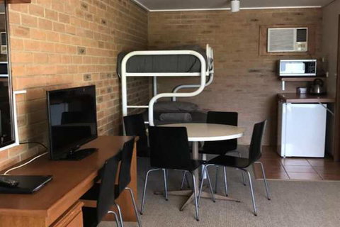 Quays Motel San Remo - Whitsundays Accommodation 1