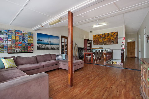 Gladstone Backpackers - Whitsundays Accommodation 2