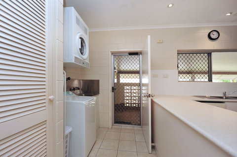 Seascape Holidays - 53 Reef Street - Whitsundays Accommodation 2