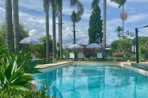 The Esplanade Motel - Whitsundays Accommodation 2