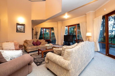 Risehill House - Whitsundays Accommodation 2