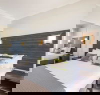 Dolphin Quay Apartments - Whitsundays Accommodation