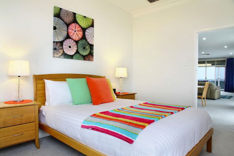 Seaview Sunset Holiday Apartments - Whitsundays Accommodation 6