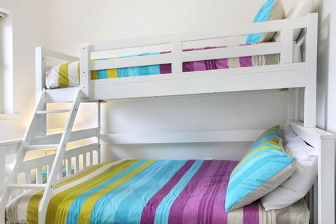 Seaview Sunset Holiday Apartments - Whitsundays Accommodation 5