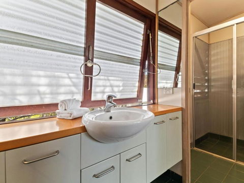 Laguna House - Whitsundays Accommodation 1