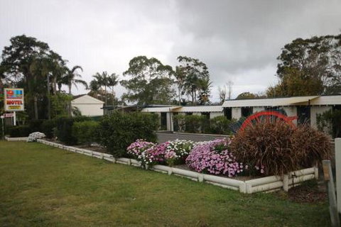 Lake Munmorah Motel - Whitsundays Accommodation 0