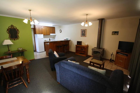 Halls Gap Log Cabins - Whitsundays Accommodation 4