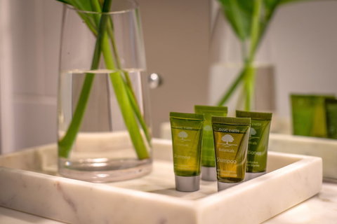 Seascape Holidays - Club Tropical Apts - Whitsundays Accommodation 1