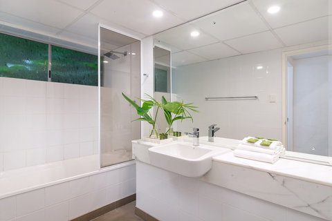 Seascape Holidays - Club Tropical Apts - Whitsundays Accommodation 3