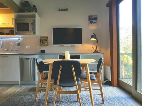 CHILL OUT At THREDBO - Whitsundays Accommodation 3