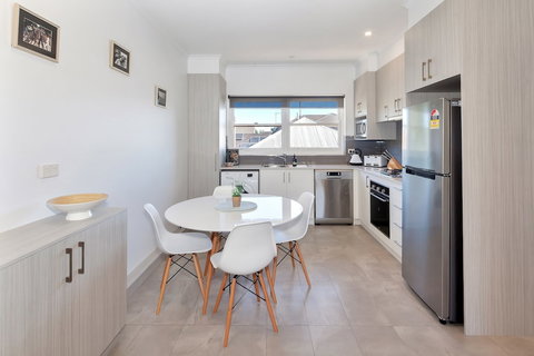 Lake Wendouree Apartments On Grove St - Whitsundays Accommodation 3