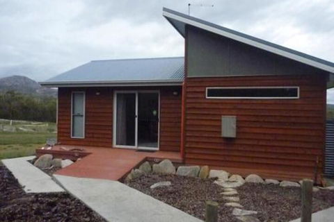 Yakkalla Holiday Cottage - Whitsundays Accommodation 1