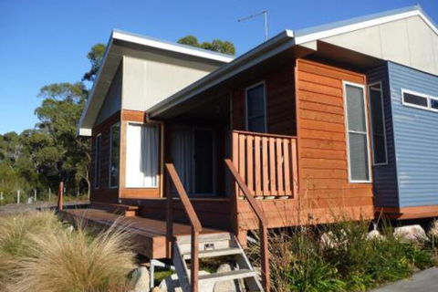Yakkalla Holiday Cottage - Whitsundays Accommodation 3