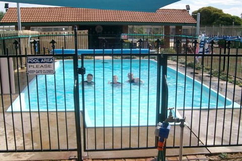 Rivergum Motel - Whitsundays Accommodation 4