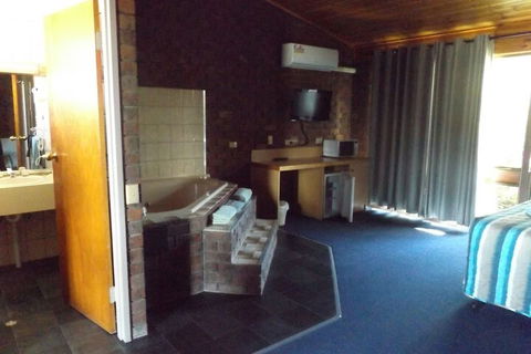 Rivergum Motel - Whitsundays Accommodation 7