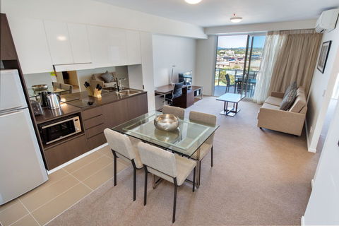 Empire Apartment Hotel - Whitsundays Accommodation 2