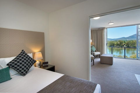 Empire Apartment Hotel - Whitsundays Accommodation 4