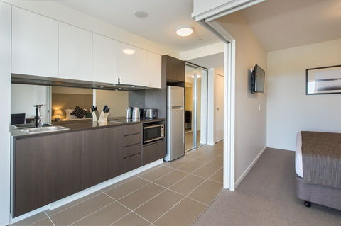 Empire Apartment Hotel - Whitsundays Accommodation 13