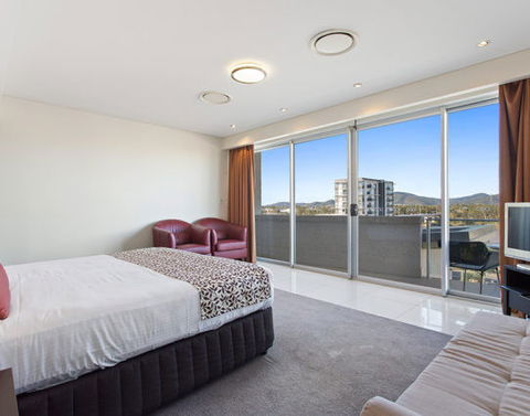 CBD Executive Apartments - Whitsundays Accommodation 4
