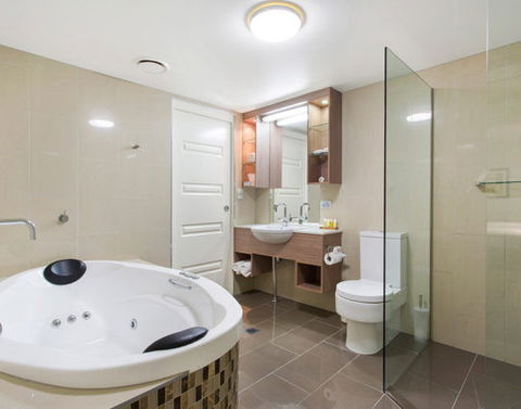 CBD Executive Apartments - Whitsundays Accommodation 10