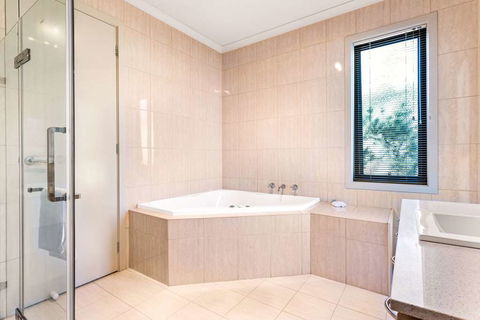 Quality Suites Point Cook Seasons 5 - Whitsundays Accommodation 7