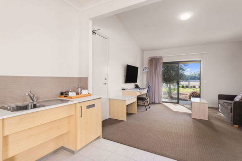 Quality Suites Point Cook Seasons 5 - Whitsundays Accommodation 16