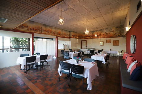 Emerald Central Hotel - Whitsundays Accommodation 2