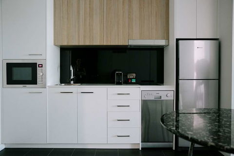 Avenue Hotel Canberra - Whitsundays Accommodation 7