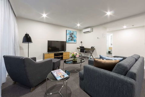 Avenue Hotel Canberra - Whitsundays Accommodation 9