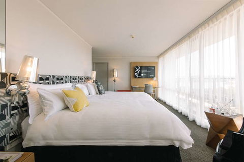 QT Canberra - Whitsundays Accommodation 6