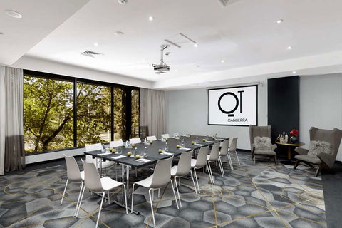 QT Canberra - Whitsundays Accommodation 8