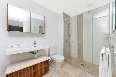 Astra Canberra Manhattan - Whitsundays Accommodation 5