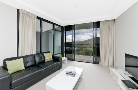 Astra Canberra Manhattan - Whitsundays Accommodation 6