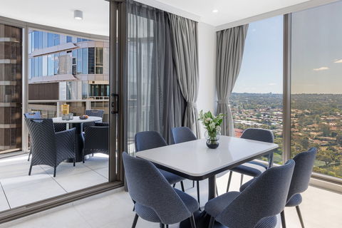 Meriton Suites George St - Whitsundays Accommodation 2