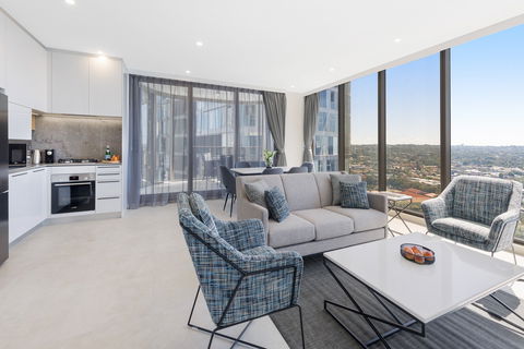 Meriton Suites George St - Whitsundays Accommodation 3