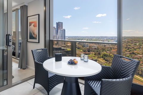 Meriton Suites George St - Whitsundays Accommodation 5