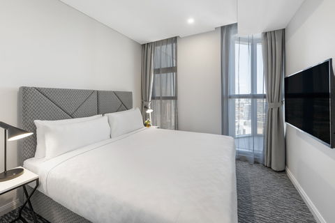 Meriton Suites George St - Whitsundays Accommodation 8