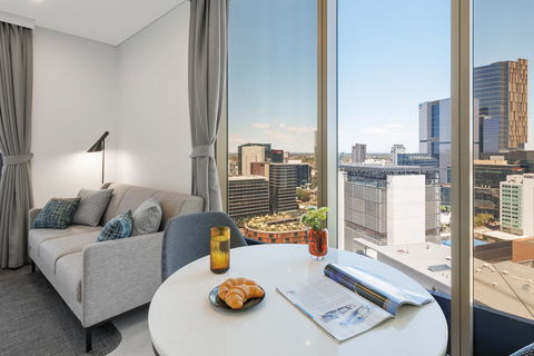 Meriton Suites George St - Whitsundays Accommodation 9