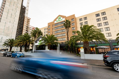 Holiday Inn Parramatta - Whitsundays Accommodation 1