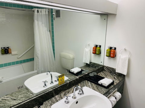Holiday Inn Parramatta - Whitsundays Accommodation 7