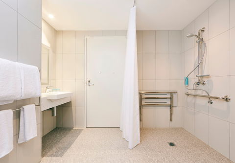 Holiday Inn Express Adelaide City Centre - Whitsundays Accommodation 7