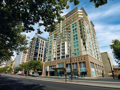 Oaks Embassy - Whitsundays Accommodation 0