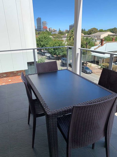 Adelaide Dress Circle Apartments - Whitsundays Accommodation 8