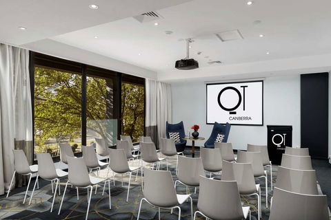 QT Canberra - Whitsundays Accommodation 7