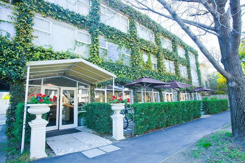 Punt Road Apartment Hotel - Whitsundays Accommodation 0